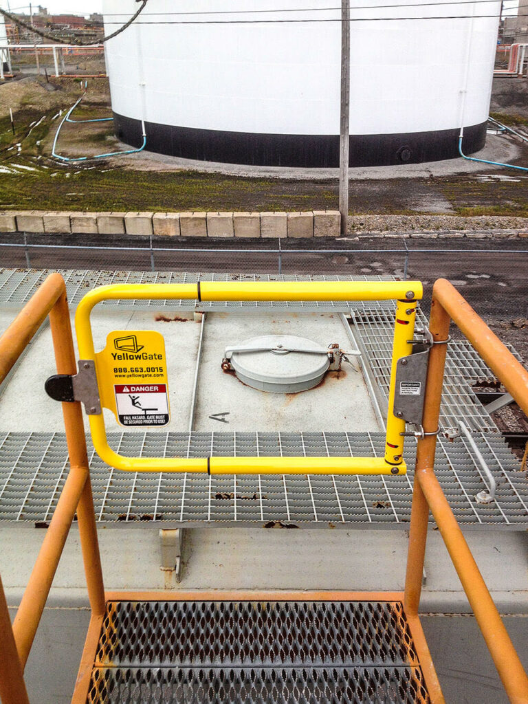 Outdoor Swing Gate for Top of RailCar